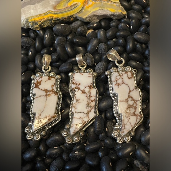 A Native SW Sterling Silver Wild Horse Turquoise🤎🤍 Lightning Bolt Pendant⚡️ - Picture 1 of 6